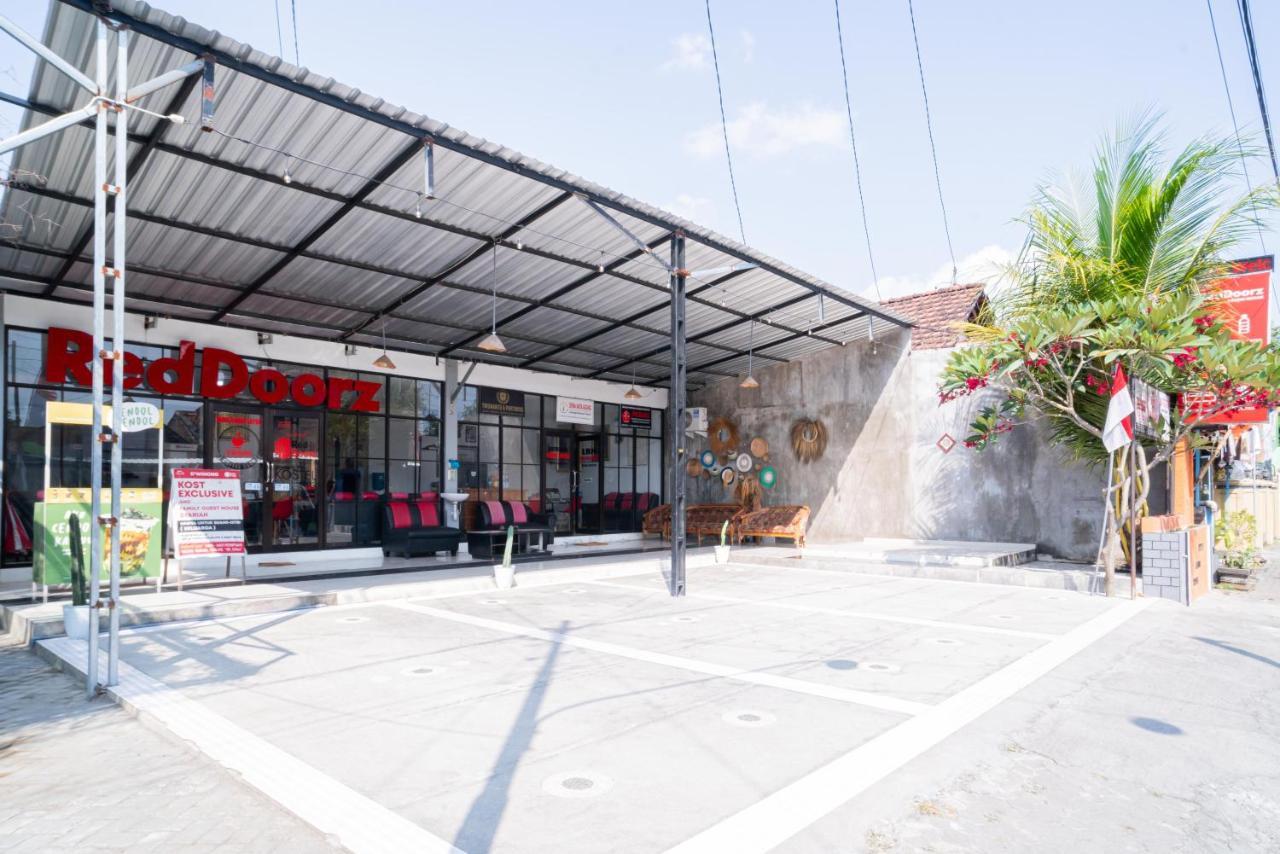 Reddoorz Syariah At Winong Nganjuk Hotel Екстериор снимка
