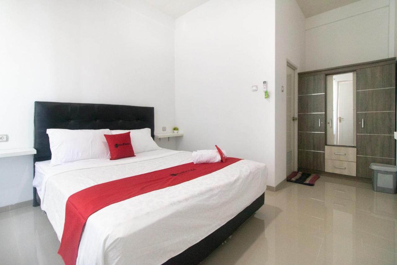 Reddoorz Syariah At Winong Nganjuk Hotel Екстериор снимка
